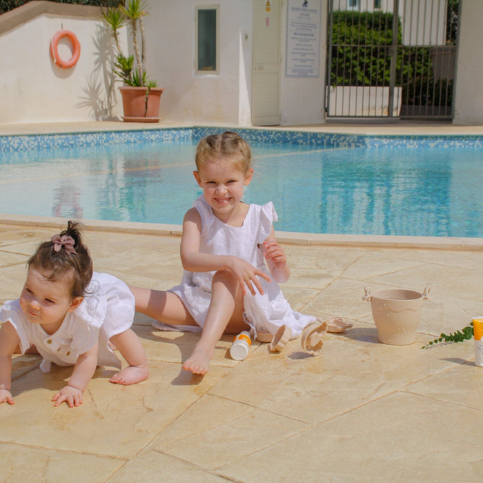 Hoe kun je de huid van een baby beschermen tegen de zon
